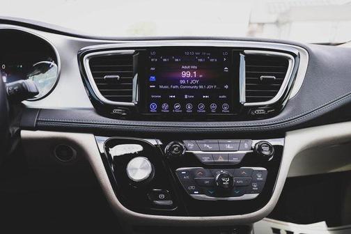 2017 Chrysler Pacifica Hybrid Platinum