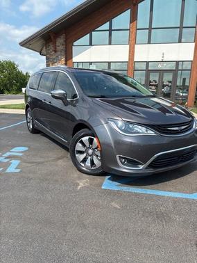 2017 Chrysler Pacifica Hybrid Platinum