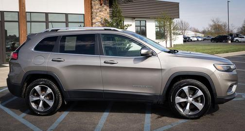 Light Brownstone Pearlcoat 2019 Jeep Cherokee Limited