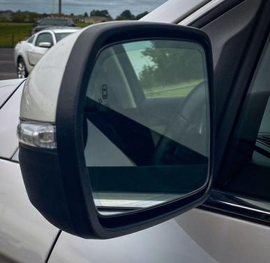 White Platinum Clearcoat Metallic 2017 Ford Edge Titanium