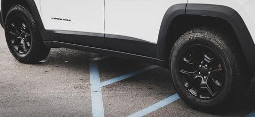 Bright White Clearcoat 2019 Jeep Cherokee Trailhawk
