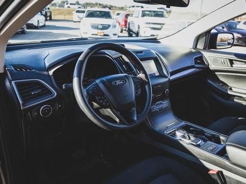 2020 Ford Edge SE