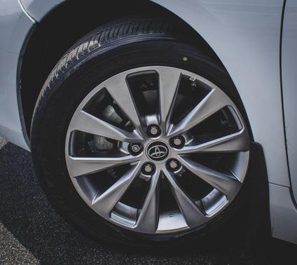 Super White 2015 Toyota Camry XLE