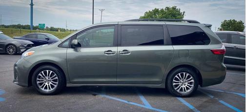 Alumina Jade Metallic 2019 Toyota Sienna XLE