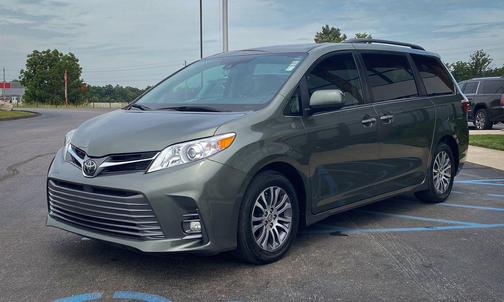 Alumina Jade Metallic 2019 Toyota Sienna XLE