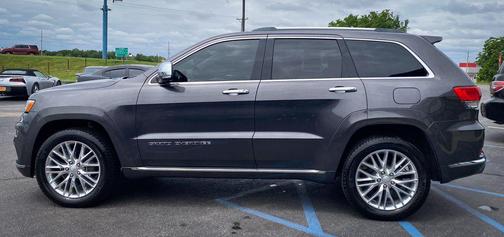 Granite Crystal Metallic Clearcoat 2018 Jeep Grand Cherokee Summit