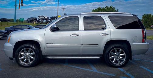 Quicksilver Metallic 2014 GMC Yukon Denali