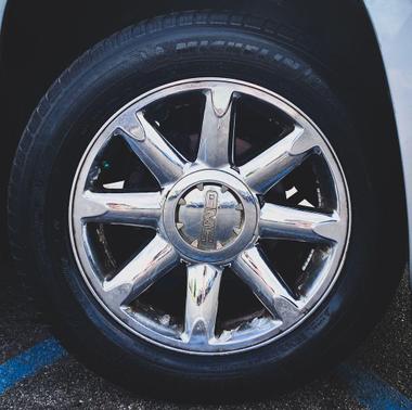 Quicksilver Metallic 2014 GMC Yukon Denali