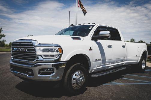 Bright White Clearcoat 2021 RAM 3500 Laramie Crew Cab 4x4 8' Box
