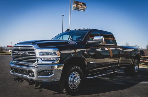 2022 RAM 3500 Laramie Crew Cab 4x4 8' Box