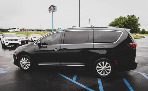 2018 Chrysler Pacifica Touring-L