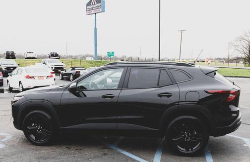 Mosaic Black Metallic 2025 Chevrolet Trax FWD ACTIV