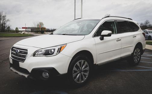 Crystal White Pearl 2017 Subaru Outback 2.5i Touring