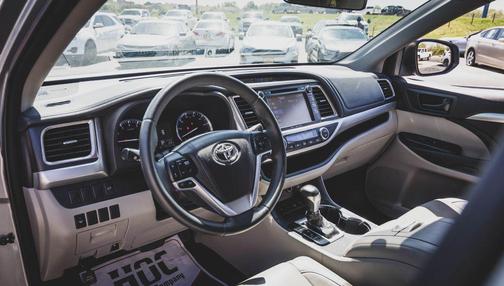 2016 Toyota Highlander LE