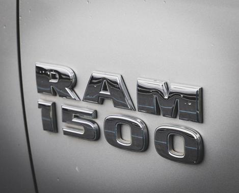 Bright Silver Metallic Clearcoat 2018 RAM 1500 Express