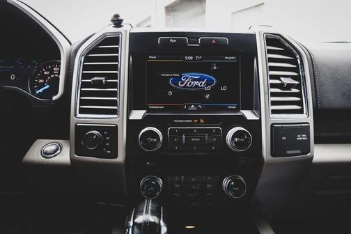 Magnetic Metallic 2015 Ford F-150 Lariat
