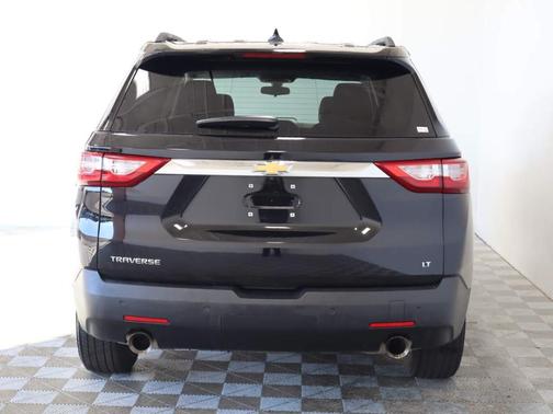 Photo 4 of 19 of 2020 Chevrolet Traverse LT Cloth