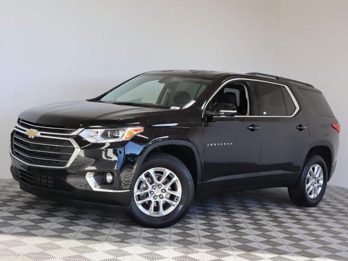 Photo 1 of 19 of 2020 Chevrolet Traverse LT Cloth