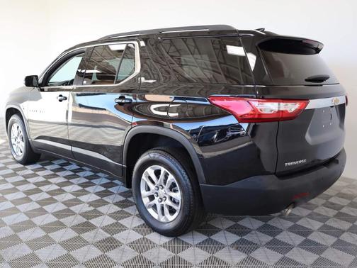 Photo 3 of 19 of 2020 Chevrolet Traverse LT Cloth