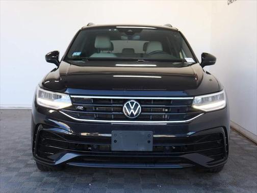 Deep Black Pearl 2023 Volkswagen Tiguan 2.0T SE R-Line Black