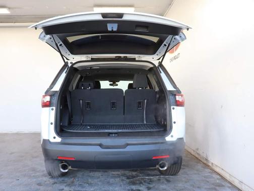 Photo 5 of 22 of 2018 Chevrolet Traverse LS