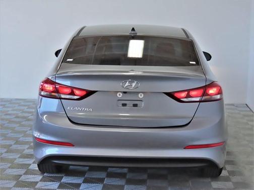 Photo 5 of 16 of 2018 Hyundai Elantra SEL