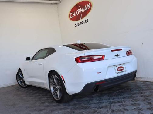 Photo 4 of 19 of 2017 Chevrolet Camaro 2LT
