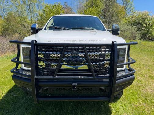 Oxford White 2019 Ford F-250 Lariat