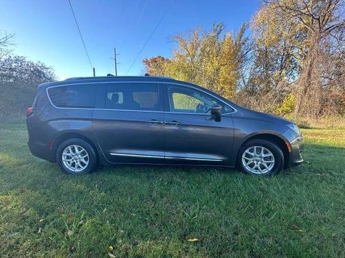 2020 Chrysler Pacifica Touring-L