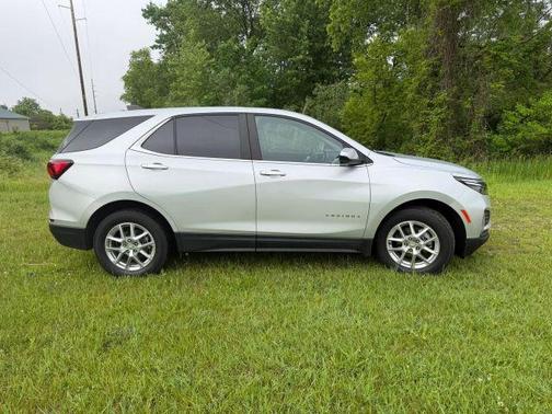 Silver Ice Metallic 2022 Chevrolet Equinox 2LT