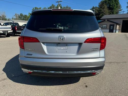 Lunar Silver Metallic 2017 Honda Pilot Touring
