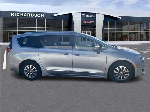 2020 Chrysler Pacifica Touring-L Plus
