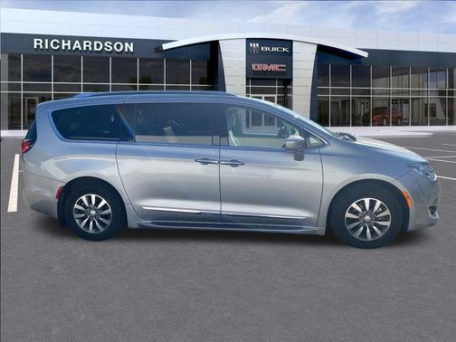 2020 Chrysler Pacifica Touring-L Plus