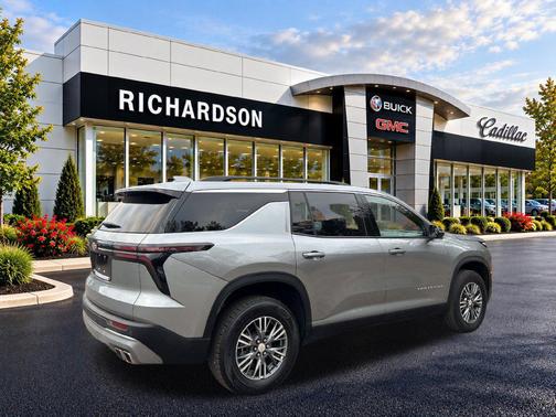 Sterling Gray Metallic 2025 Chevrolet Traverse LT