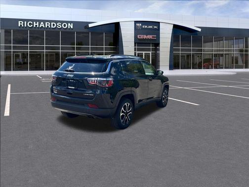 Diamond Black Crystal Pearlcoat 2022 Jeep Compass Limited