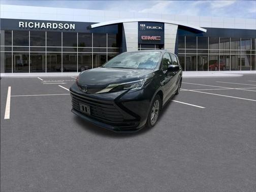 2023 Toyota Sienna LE
