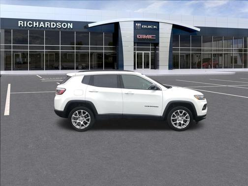 2022 Jeep Compass Latitude Lux