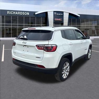 2022 Jeep Compass Latitude Lux