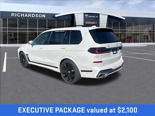 2023 BMW X7 M60i
