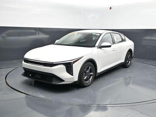 Snow White Pearl 2025 Kia K4 LXS