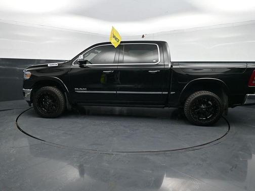 Diamond Black Crystal Pearlcoat 2021 RAM 1500 Limited