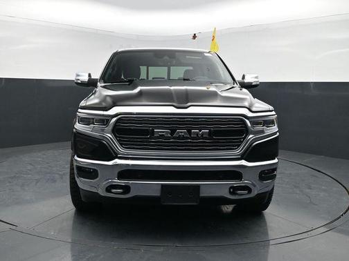 Diamond Black Crystal Pearlcoat 2021 RAM 1500 Limited