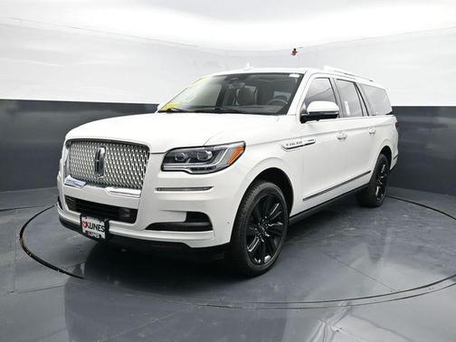 White 2024 Lincoln Navigator Reserve