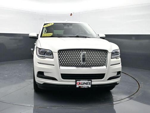 White 2024 Lincoln Navigator Reserve