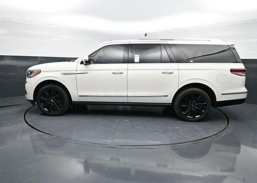 White 2024 Lincoln Navigator Reserve