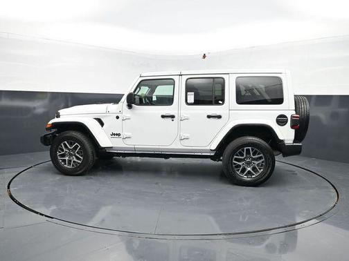 Bright White Clearcoat 2025 Jeep Wrangler 4-Door Sahara 4x4