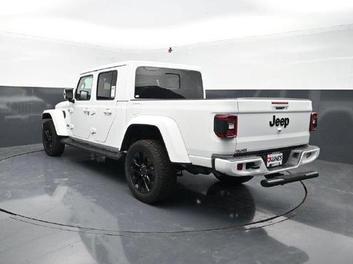 Bright White Clearcoat 2021 Jeep Gladiator Overland