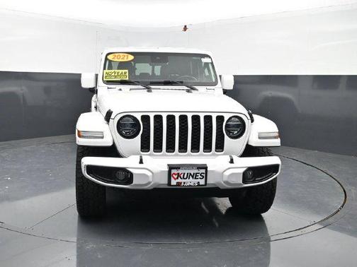 Bright White Clearcoat 2021 Jeep Gladiator Overland