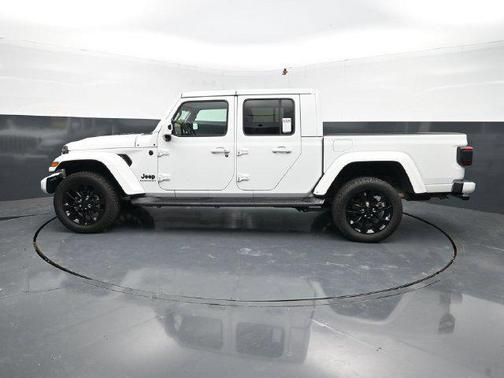 Bright White Clearcoat 2021 Jeep Gladiator Overland