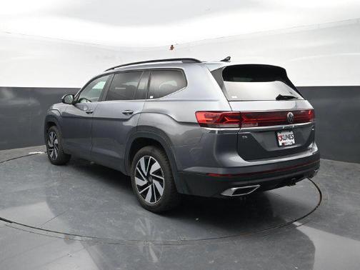 Platinum Gray Metallic 2024 Volkswagen Atlas 2.0T SE w/Technology 4MOTION